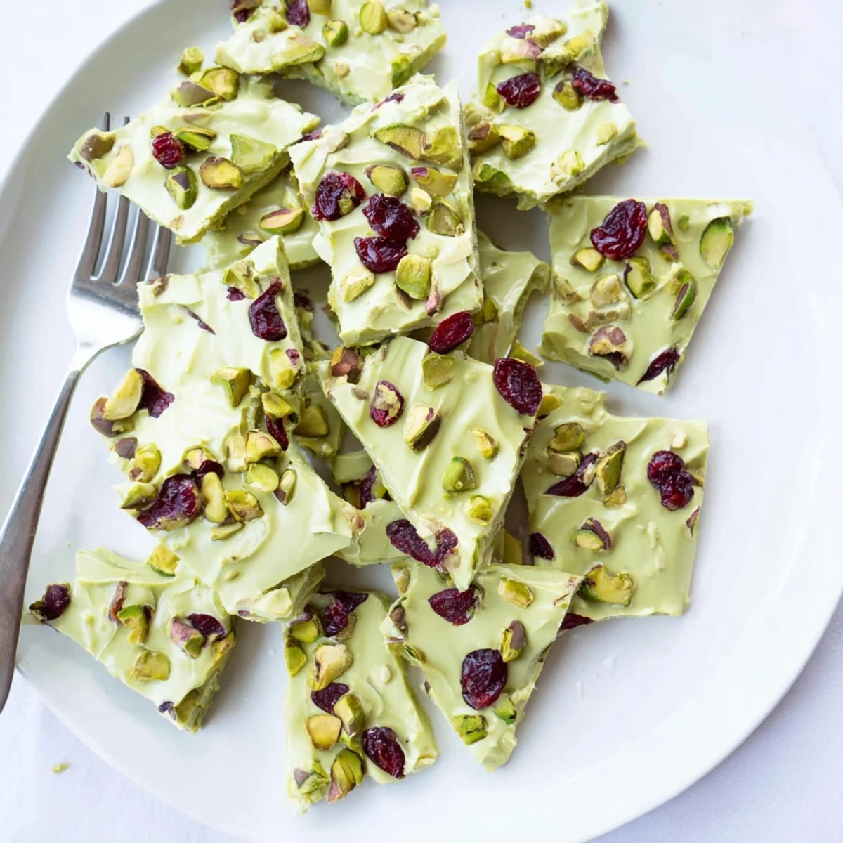 See the elegant Matcha White Chocolate Cranberry Bark Clusters, a simple dessert bursting with flavors and textures.